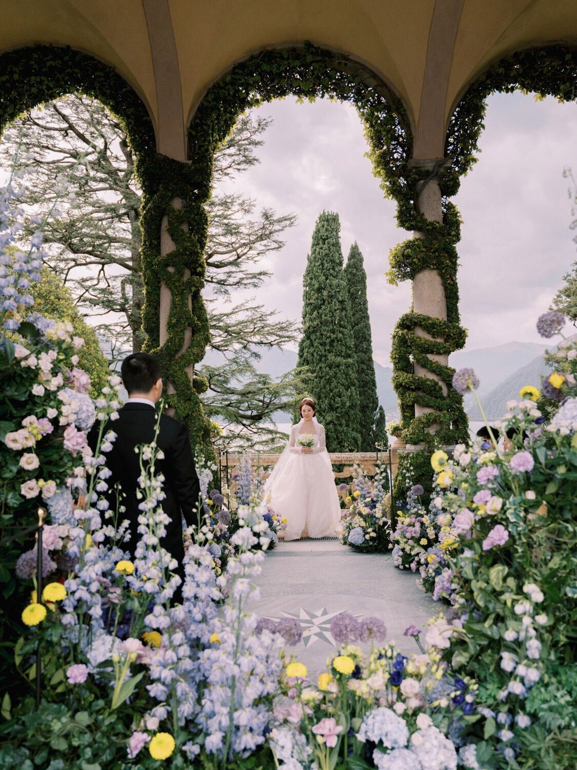 Wedding Ceremony at Loggia Durini during a villa del Balbianello wedding, by luxury destination wedding photographer Andreas K. Georgiou  