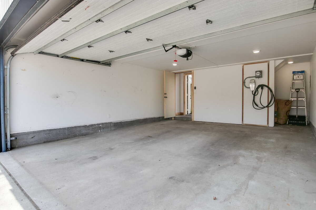 62-web-or-mls-75_002_Garage