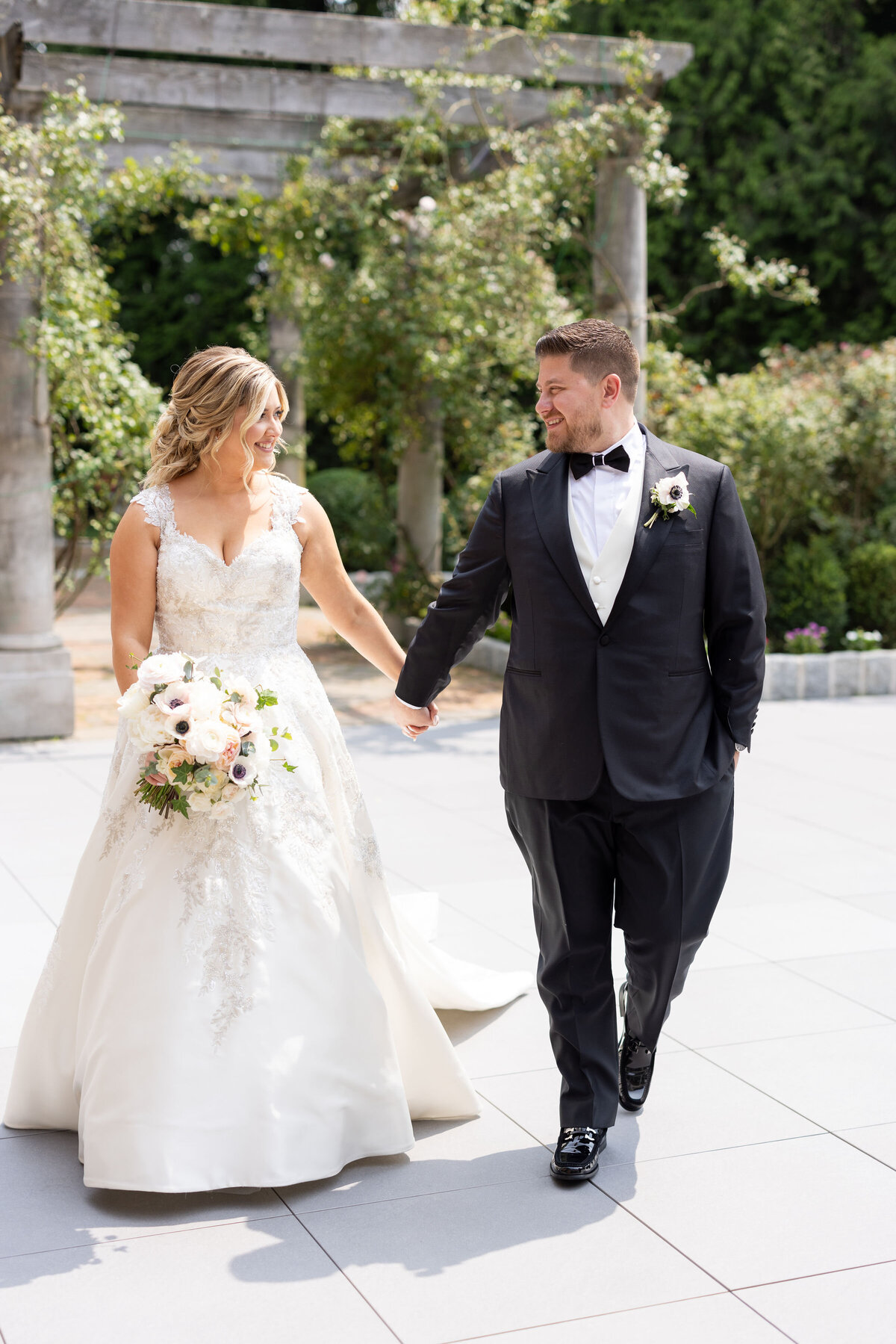 blush-and-white-bridal-bouquet-wedding-florist-ct-enza-events