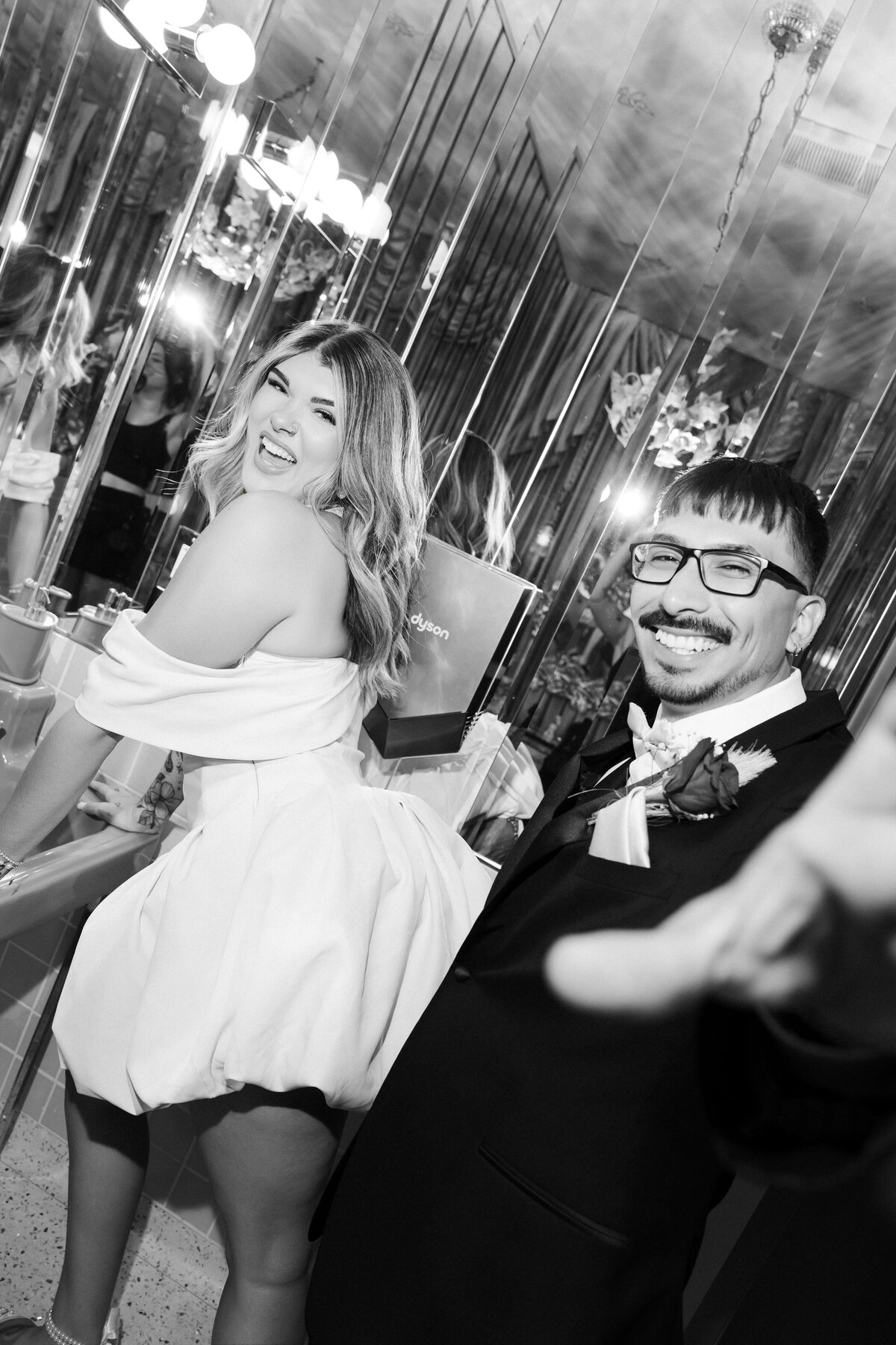 22_riskyexposure_las-vegas-elopement-photography