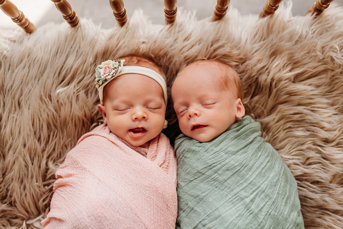 twins-newborn-crib