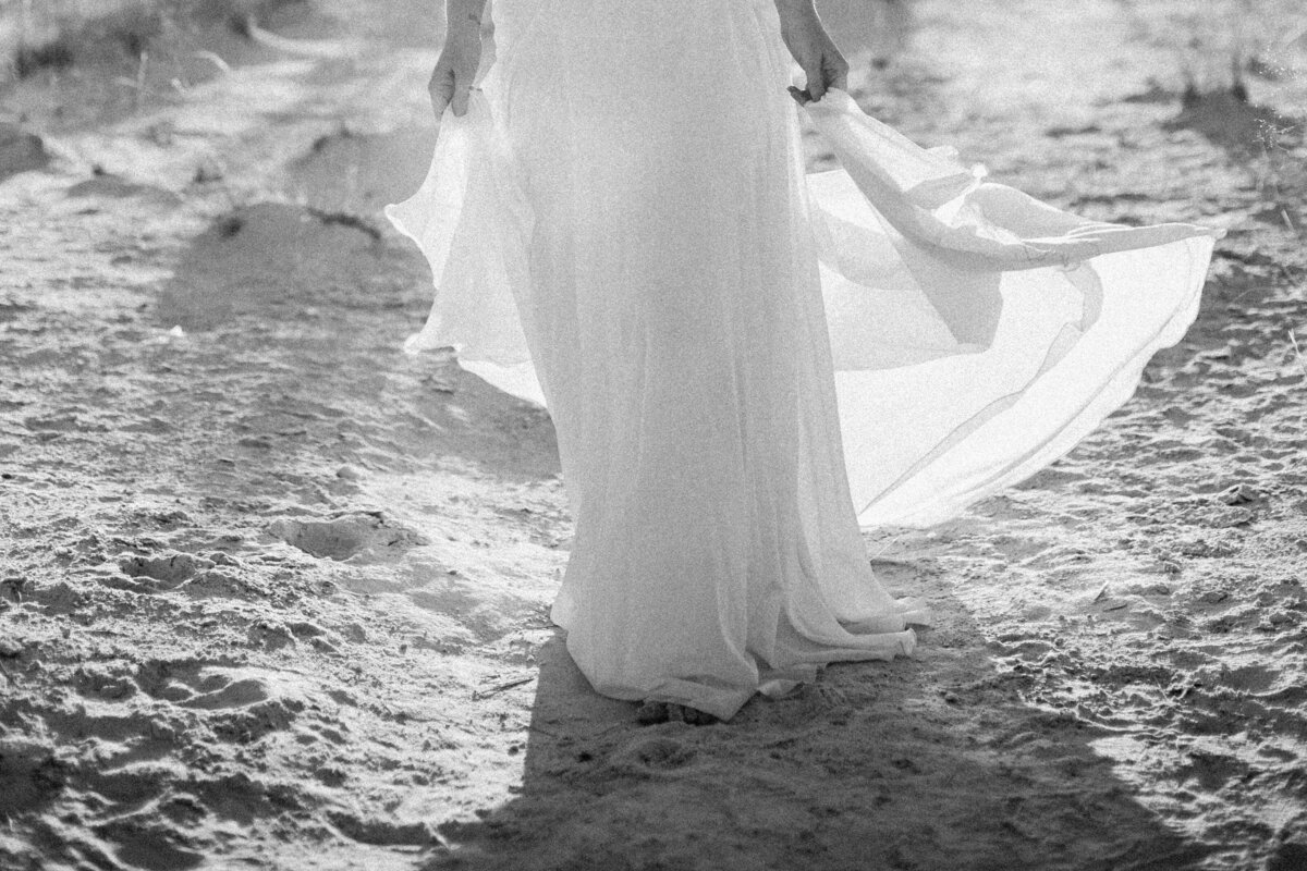 brides white dress in white sands new mexico