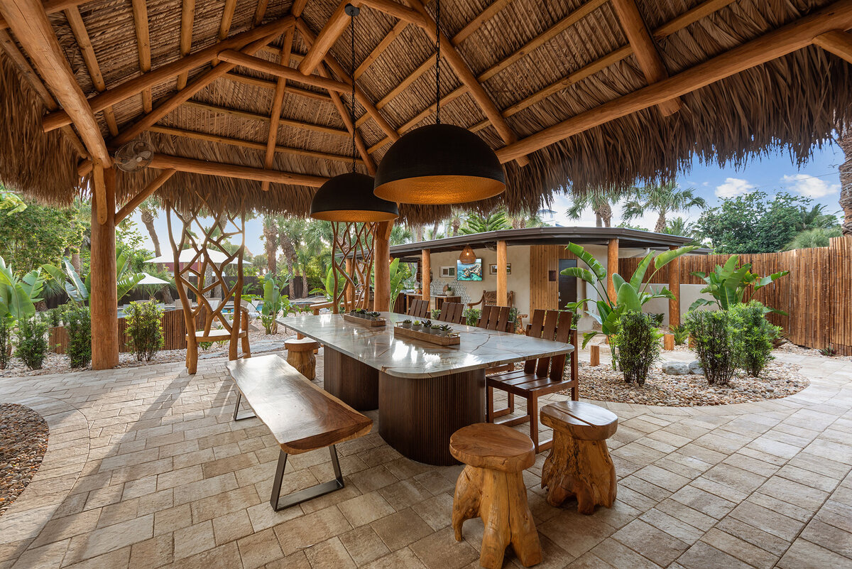 31-boutique-beach-home-large-outdoor-dining-space