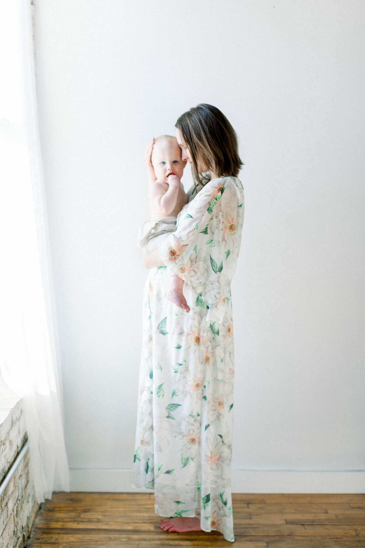 Light and airy maternity photography Minneapolis & Duluth MN