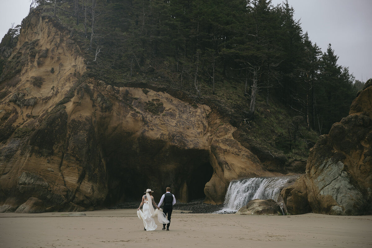 oregon-coast-ecola-hug-point-beach-forest-elopement-wedding-444