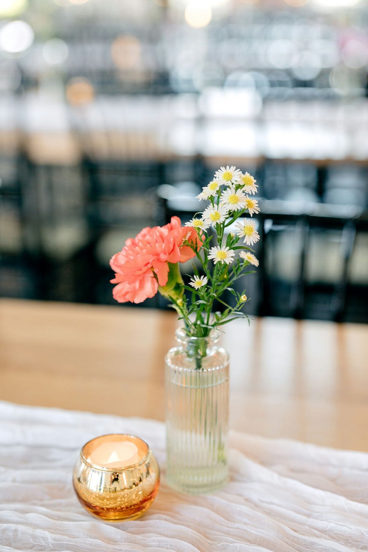 flower-vase-table-detail