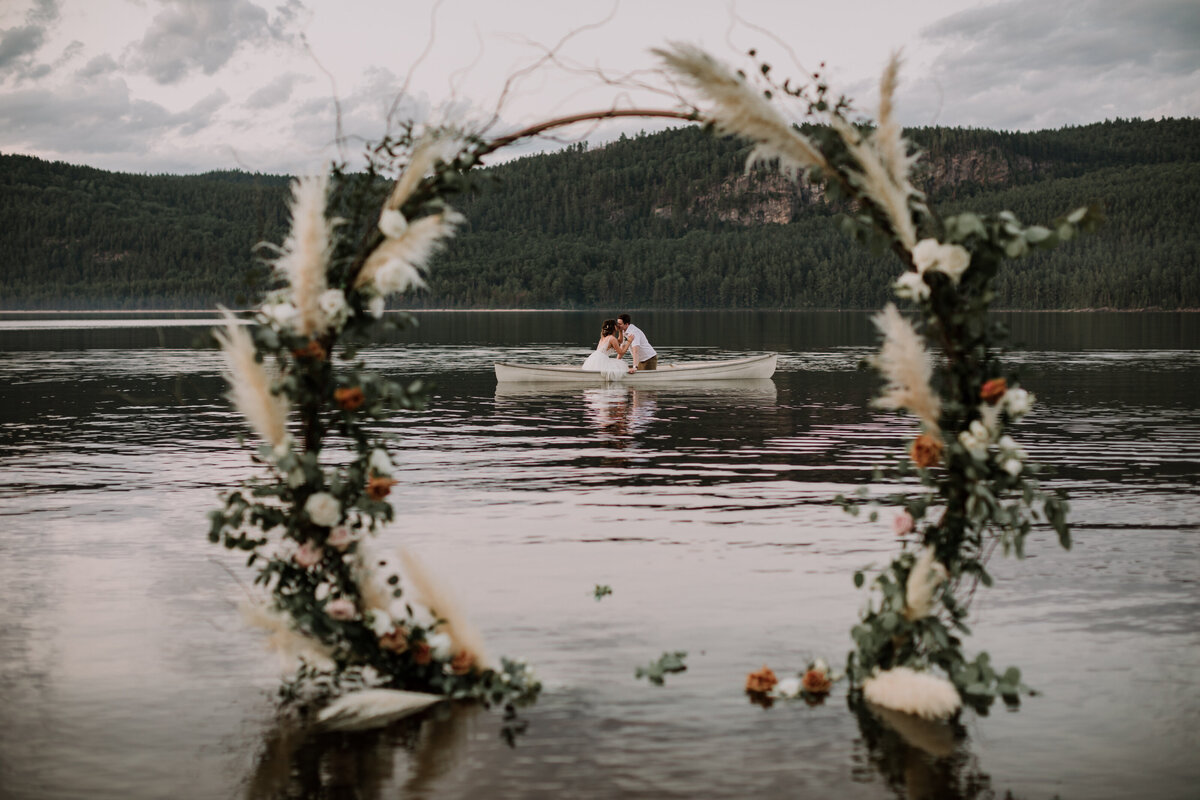 brianna-alex-wedding-french-river-cottage-intimate-24