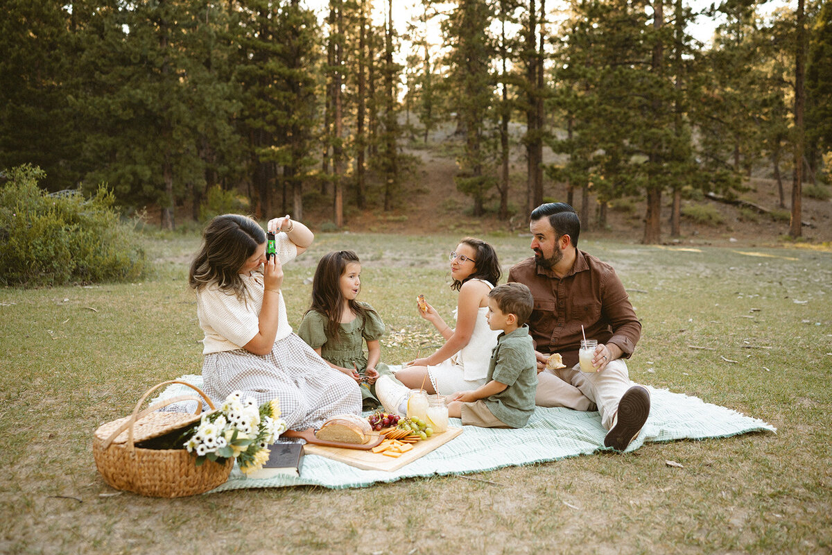 MurrayFamPicnic-MyrnaLoyPhoto-93