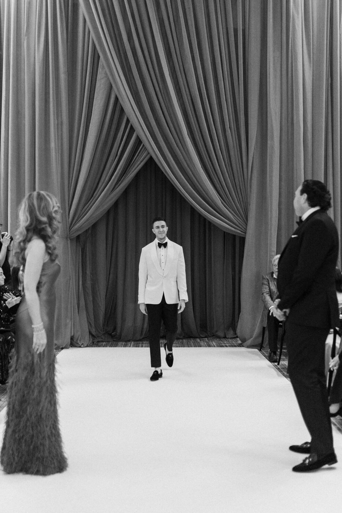 515-Four-Seasons-Toronto-Canada-Bailey-Cody-Wedding-31