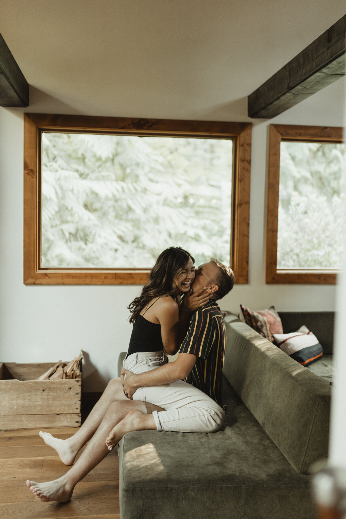 casualcouplesinhomesessionkansascityphotographer-9