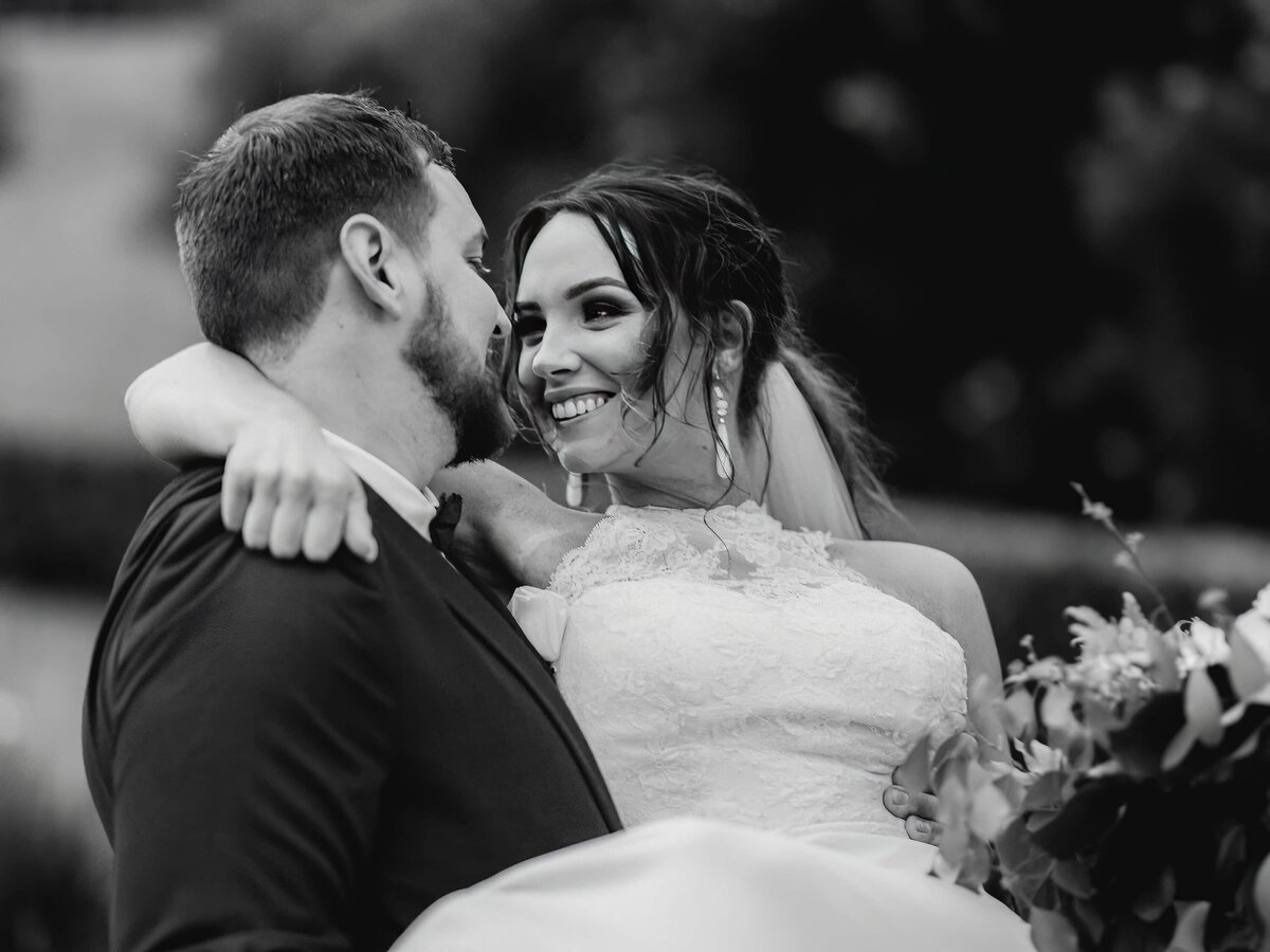 Couple photoshoot after their wedding in Sirromet Winery