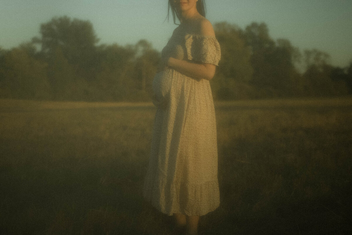 Meghan Hofer Photography Nostalgic and Artful Weddings and Portrait Photographer in Indiana — Maternity Photo 5