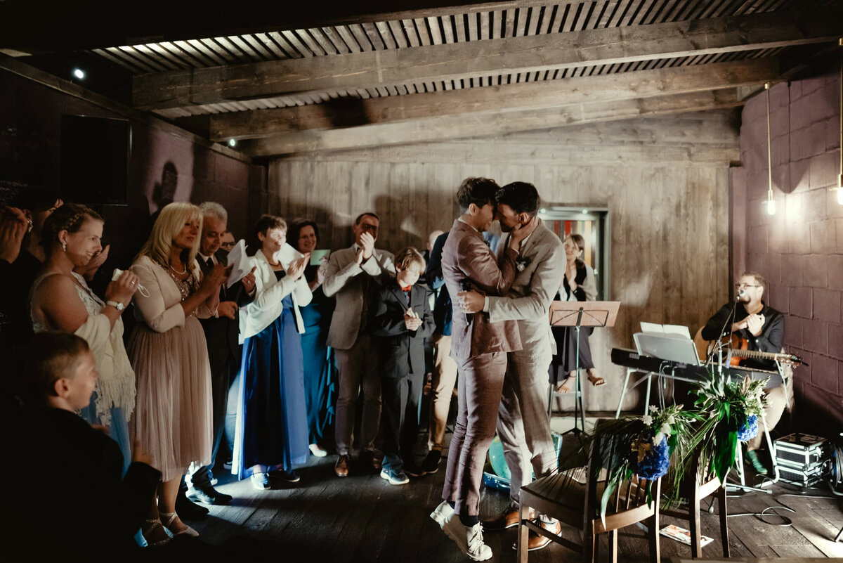 Hochzeit Landgasthof Meier Restaurant Hilzhof bei Nürnberg_Gay wedding photographer SELENE ADORES_268