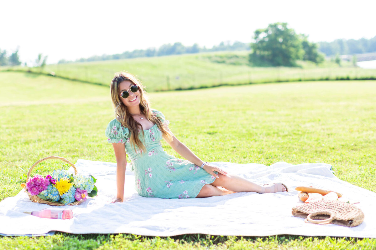 Spring Picnic Styled Senior Photoshoot11