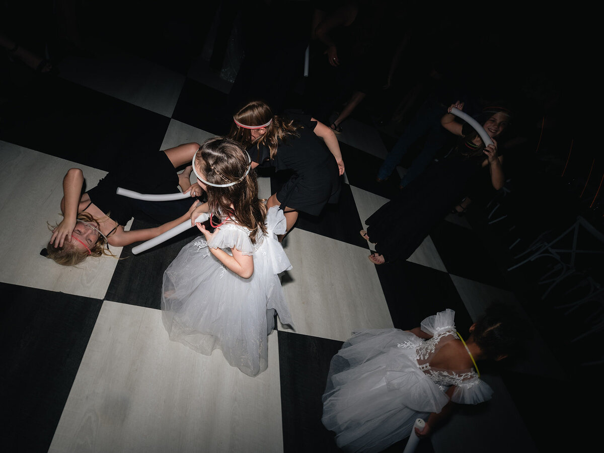 2025-10-11_DykesWeddingPreviews_MollyMurphyPhotography-132