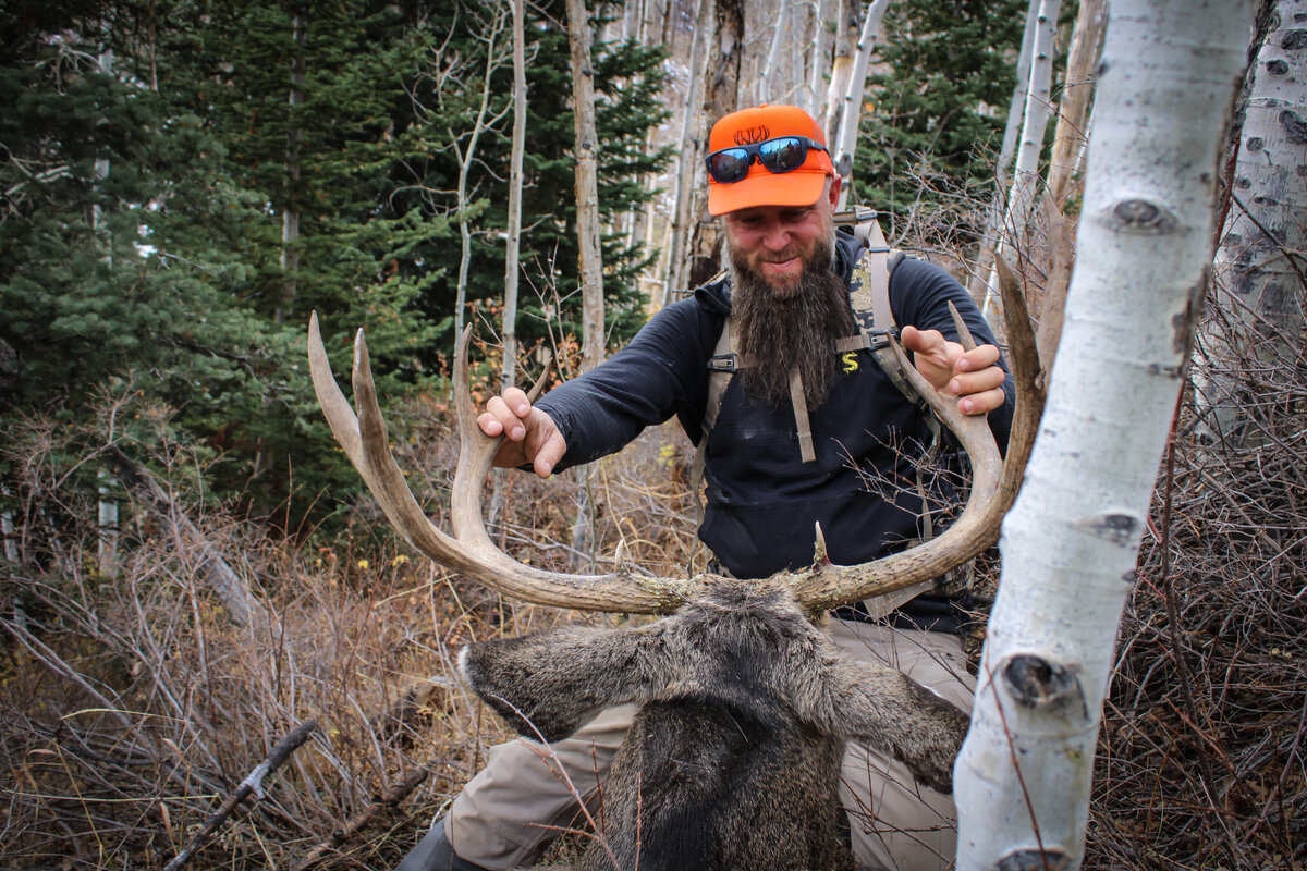 Cody Deer Hunt 25-looking