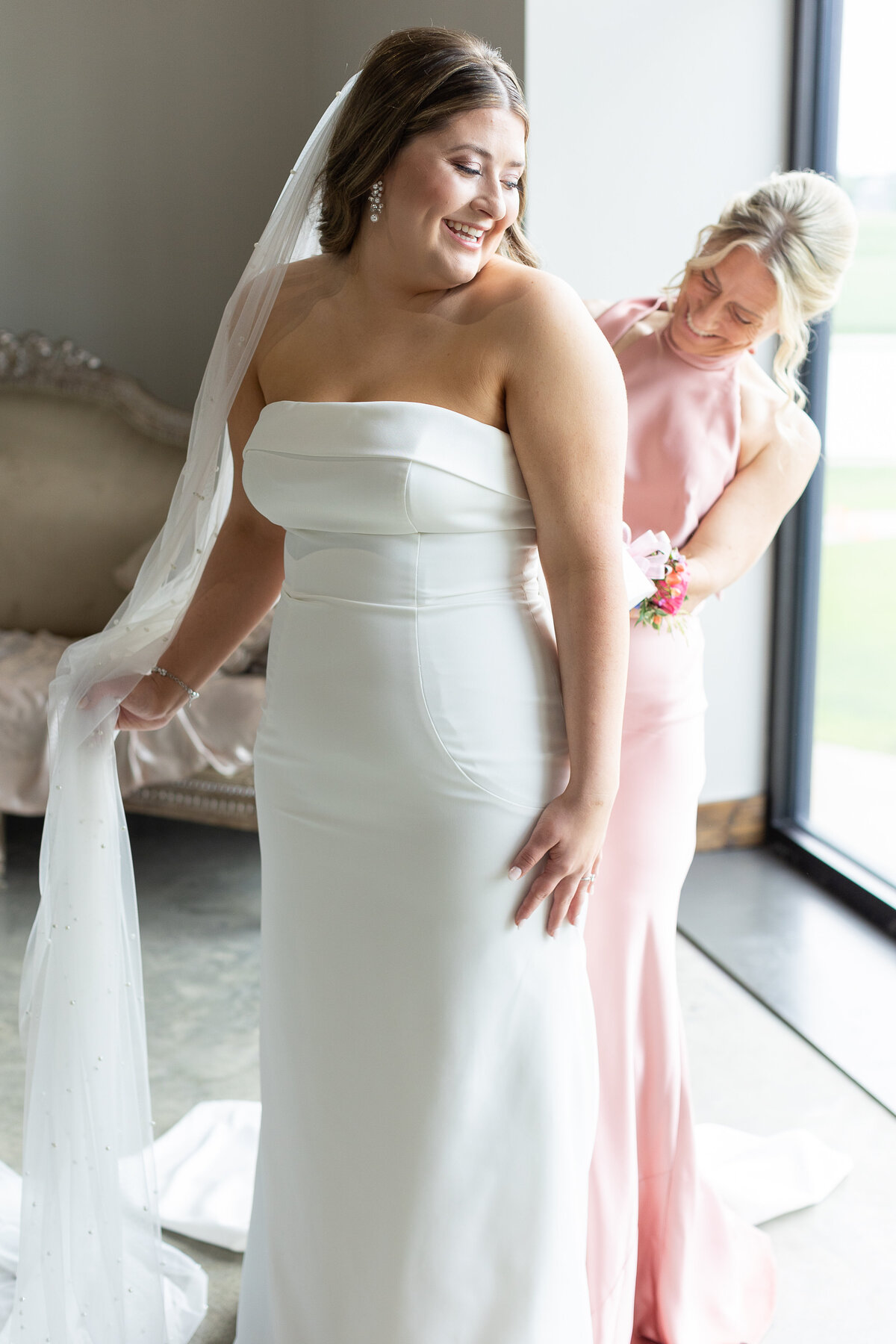 Torey & Conner wedding sneak peeks. Bella Faith Photography  04