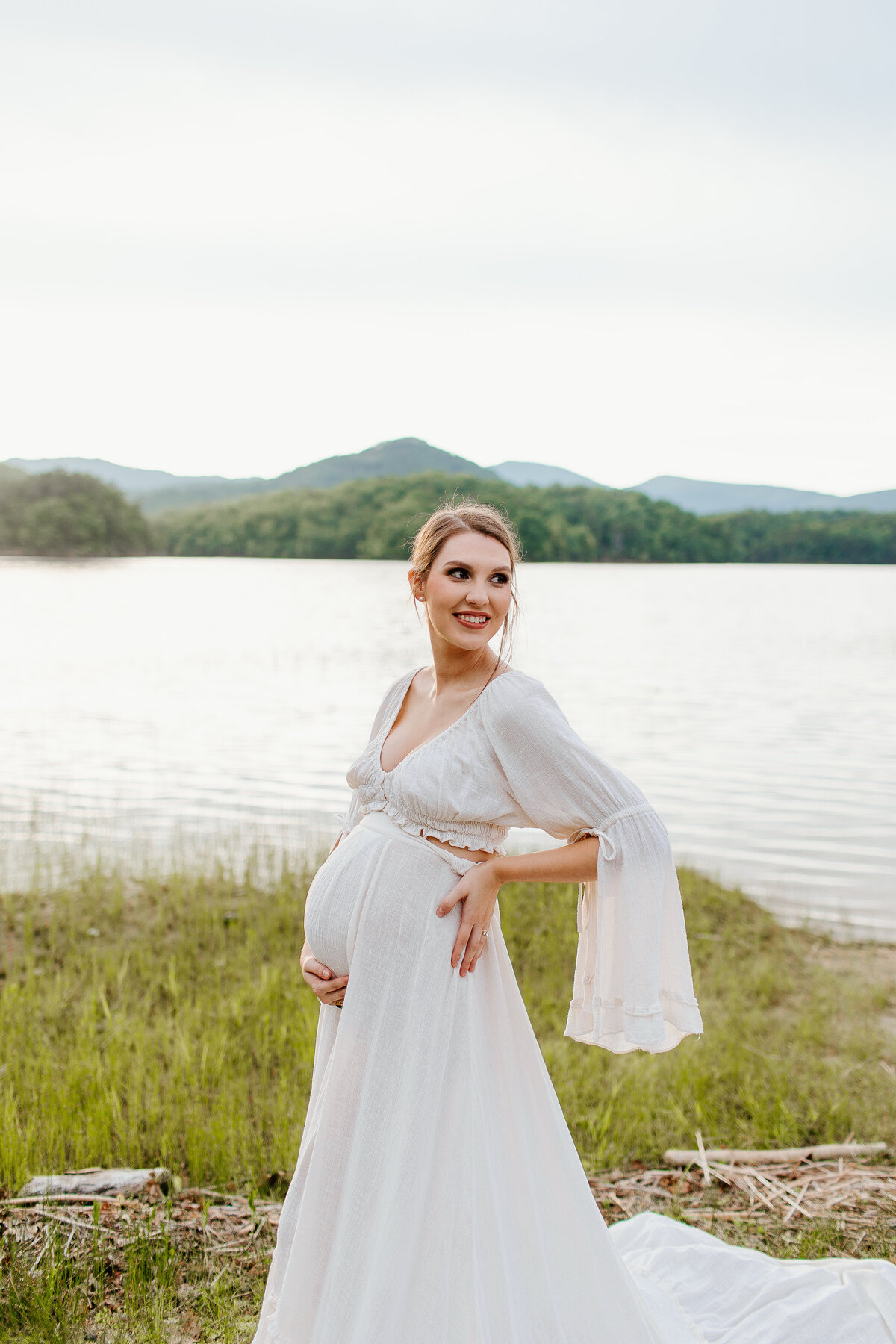 Documentary-Maternity-Session-at-Carvins-Cove-RJ-89