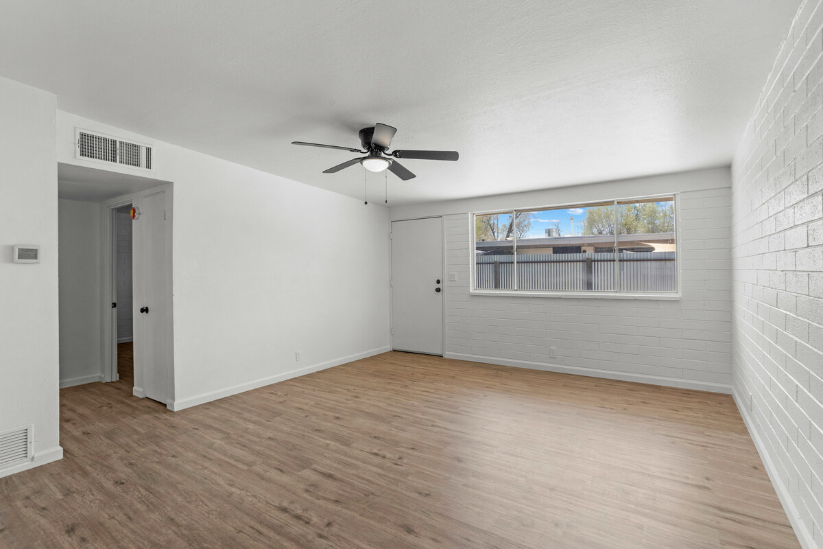 6_1527 e blacklidge dr-4