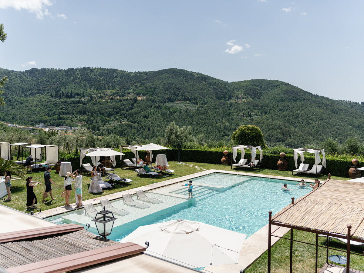23-Poolside-Sunshine-in-Florence