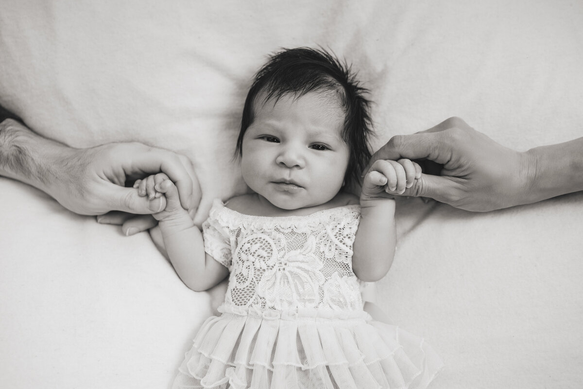 AnnaMunandarPhotography-20250718-SzuChiHuang-Newborn-Ariel-4484srgb-ev3000