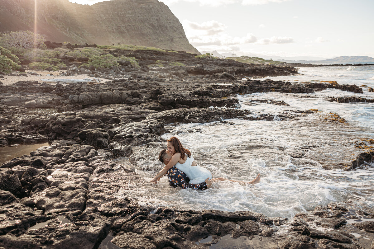 makapuu-beach-couple-portraits-85