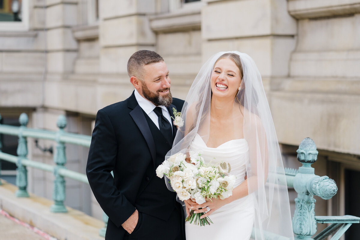 happy-couple-pittsburgh-elopement