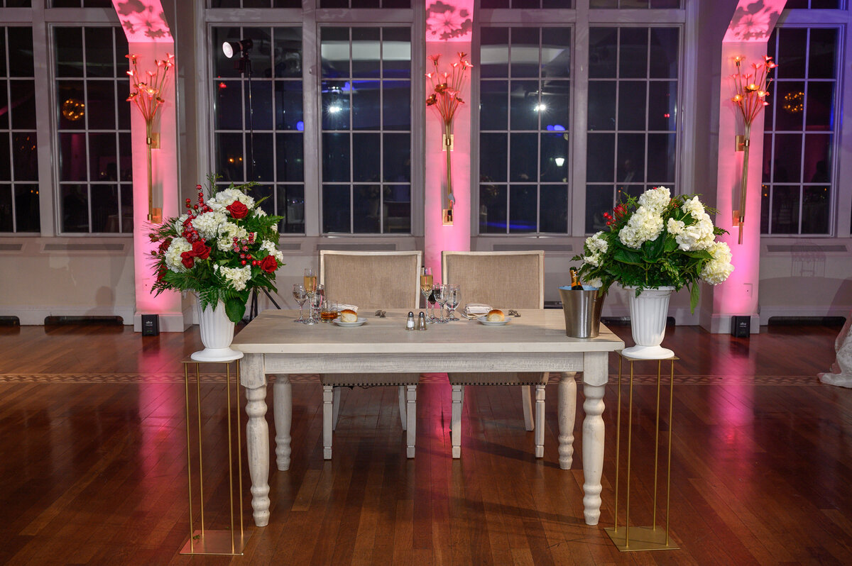 Picture of the sweetheart table and decor at Heritage Club