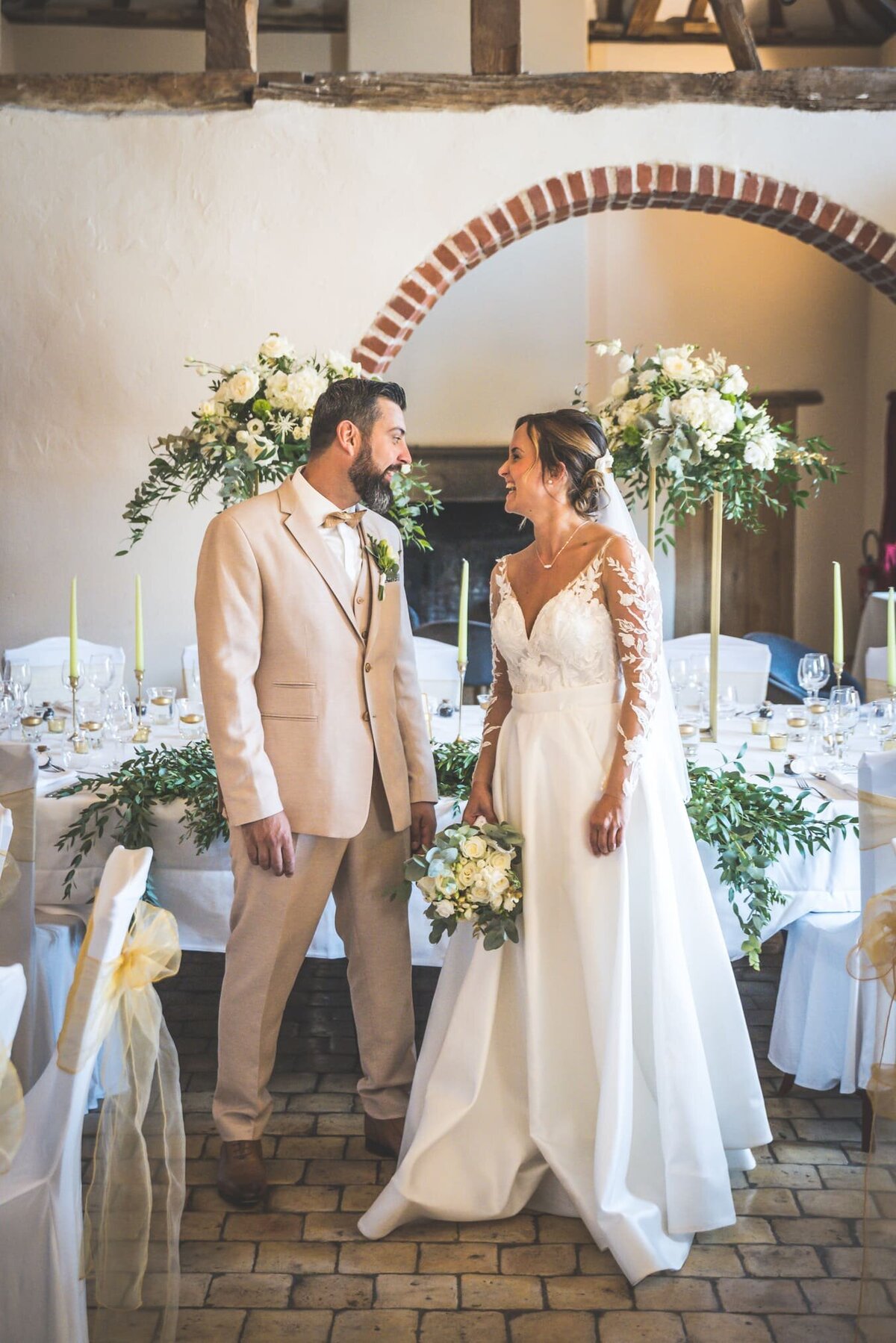 maries-et-centres-de-tables-floraux-chics-et-elegants