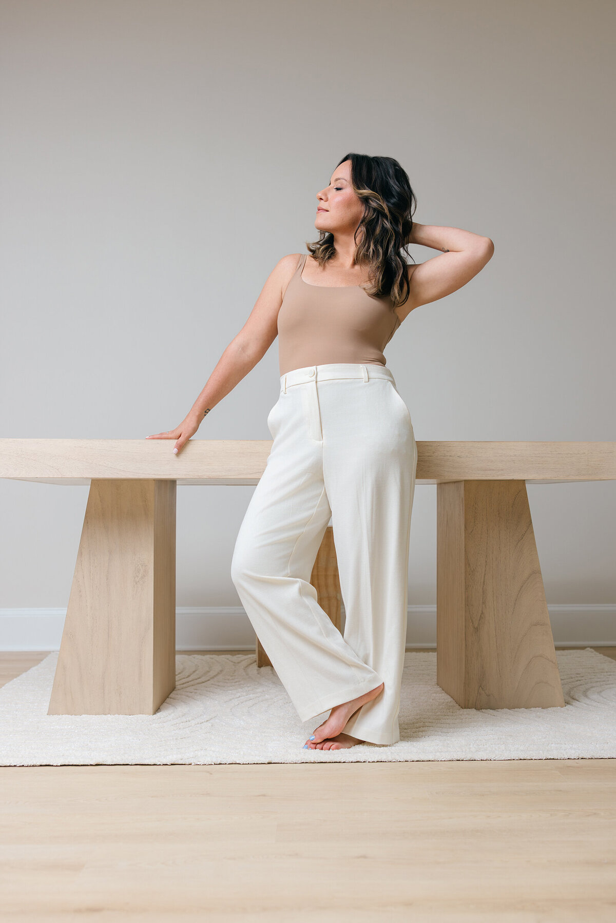 dina-portrait-table