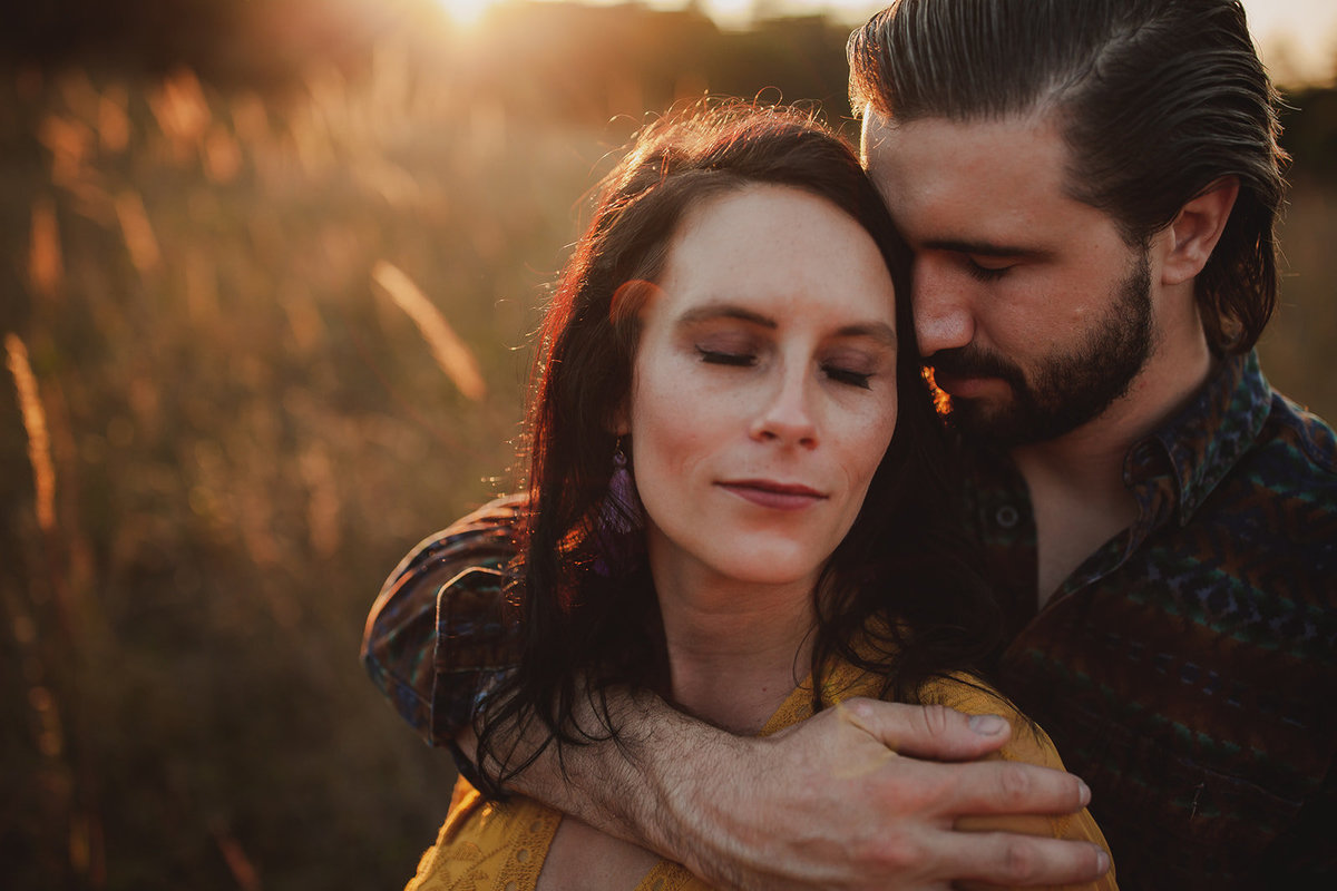 23_Outdoor-Maternity-Boho-Open-Field-Summer-Sunset_Couple