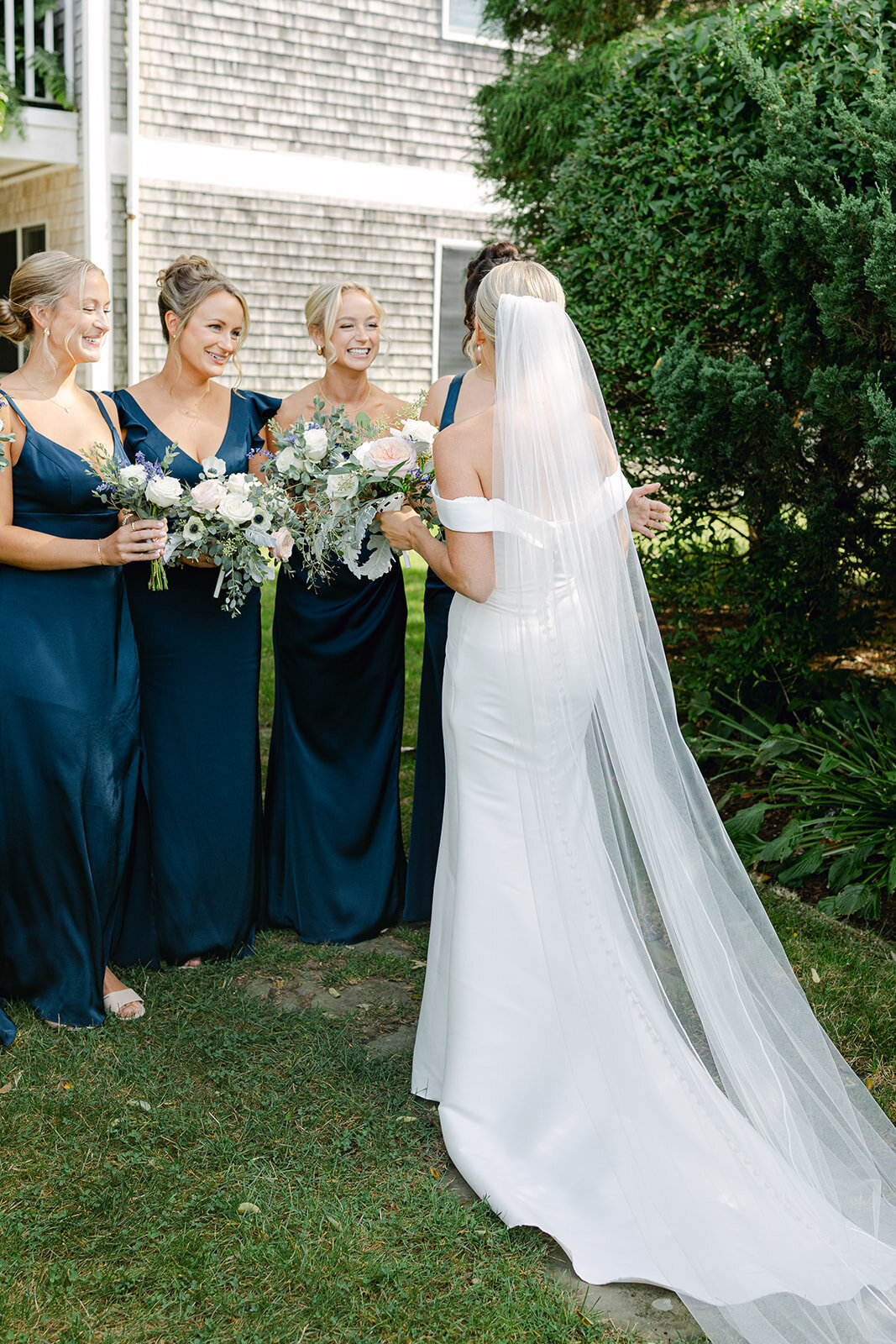MarthasVineyardWedding_KenzieMatt_KenzieMorning_SamBrooks-194