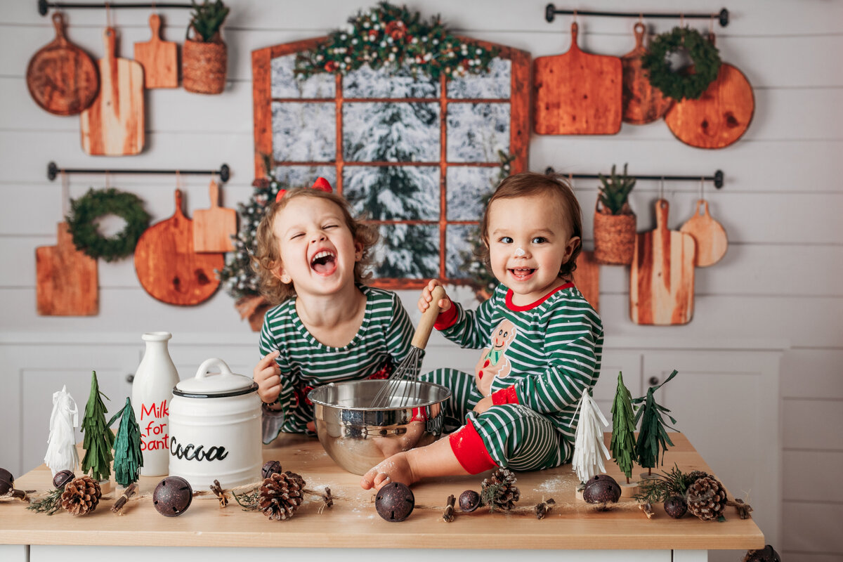 Huntsville Alabama Mini Sessions Christmas Holiday Themed Santa Baking Studio7