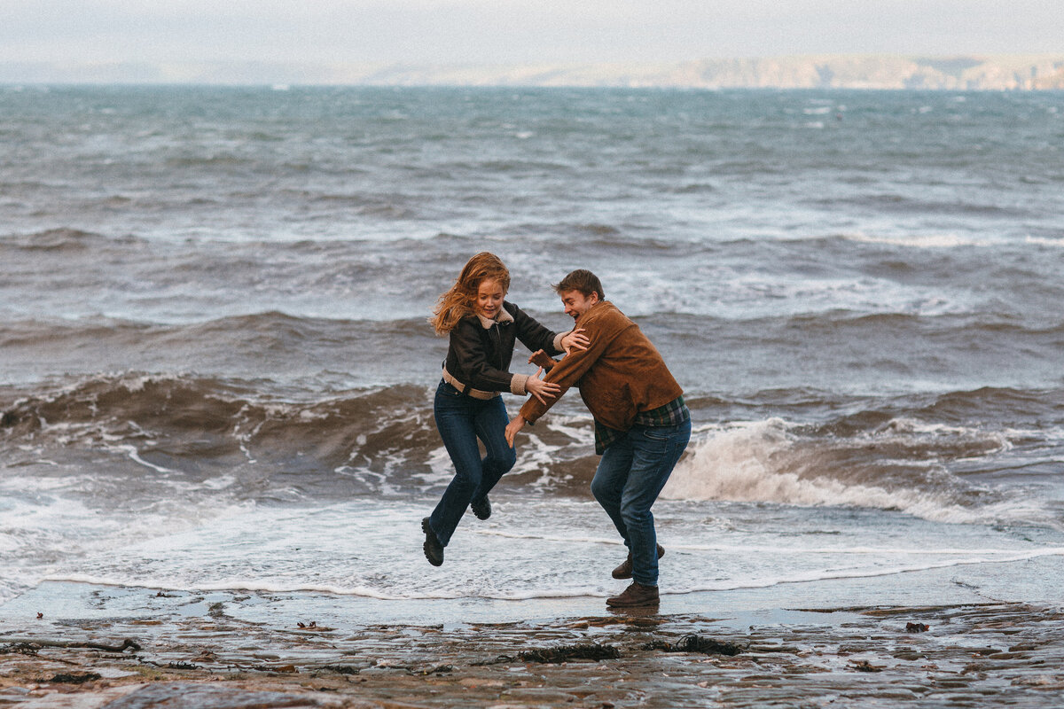 Engagement shoot_couples session_wild winter shoot_Hope Cove_003
