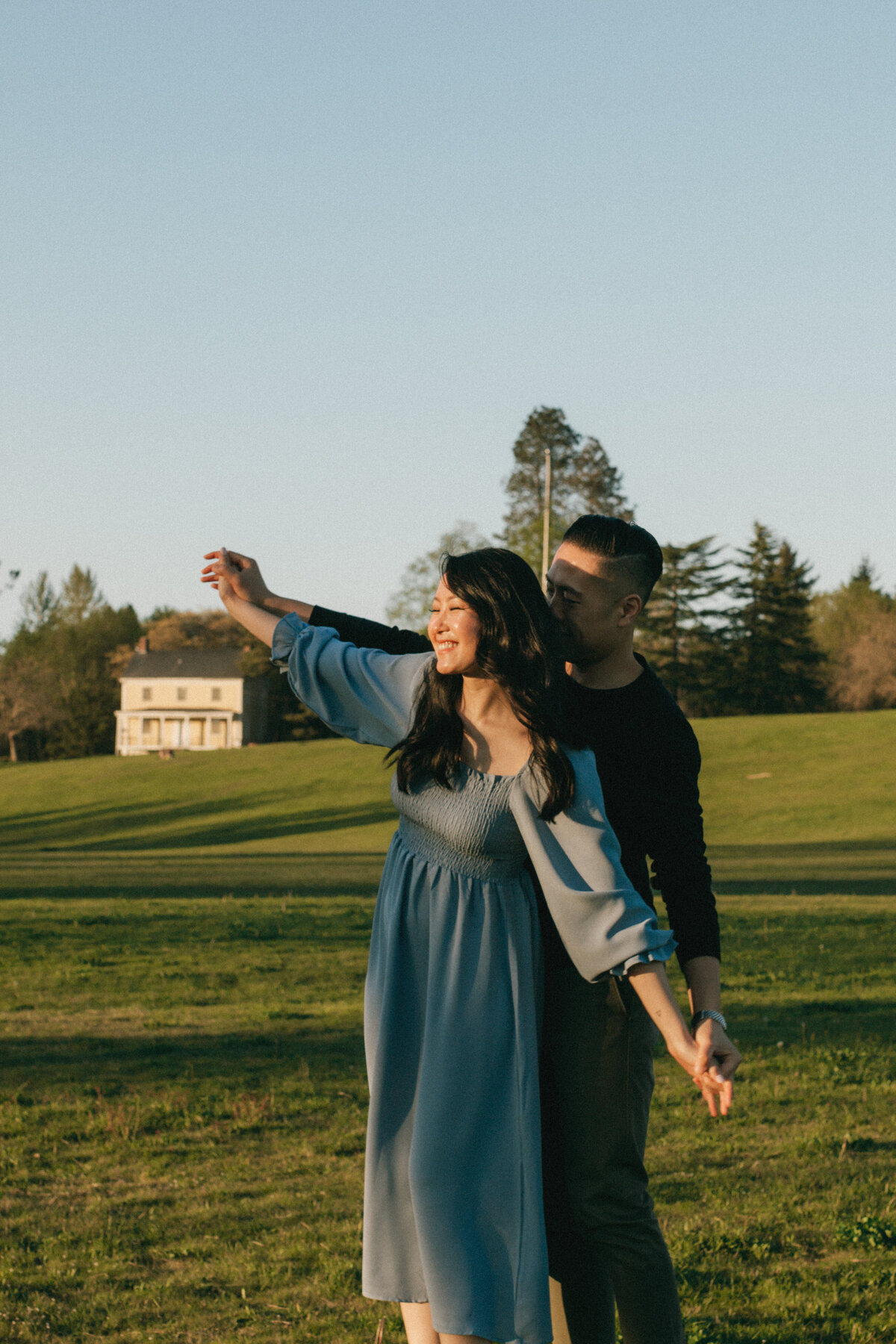 Couples-session-discovery-park-documentary-style-jennifer-moreno-photography-seattle-washington