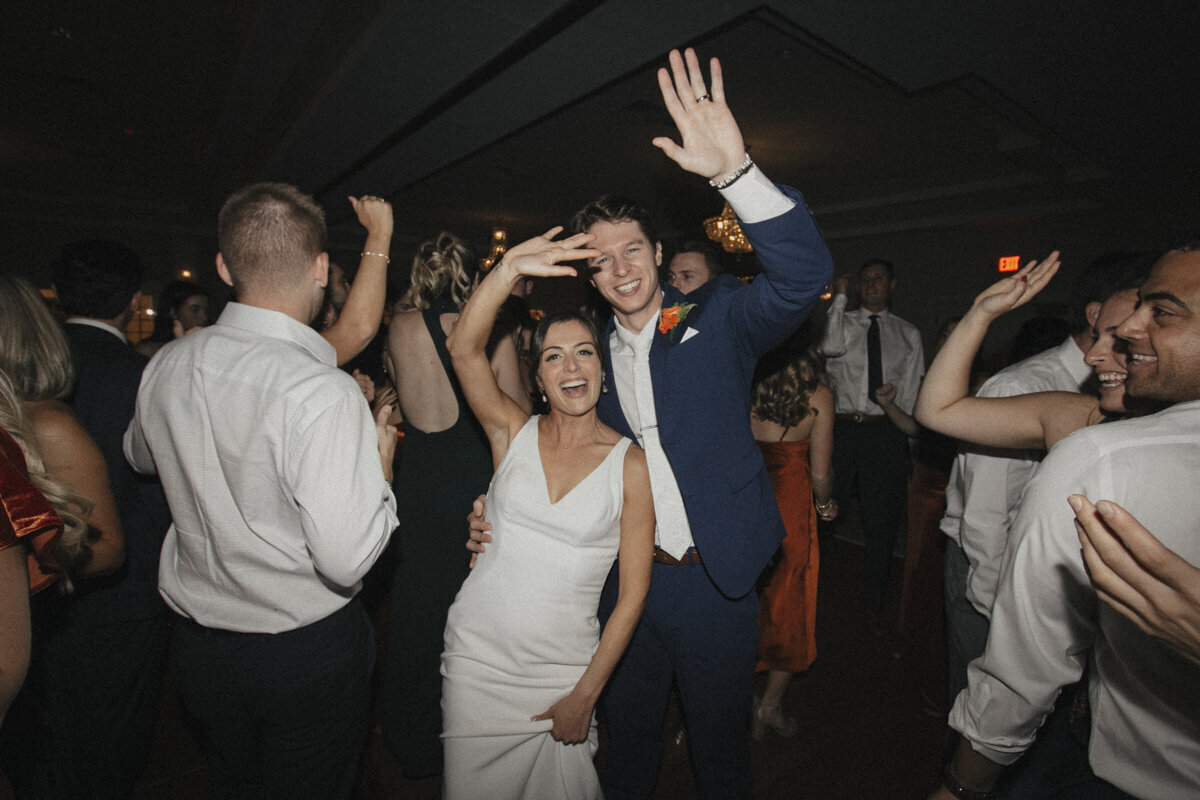 bride-and-groom-on-the-dance-floor-connecticut-wedding-planner