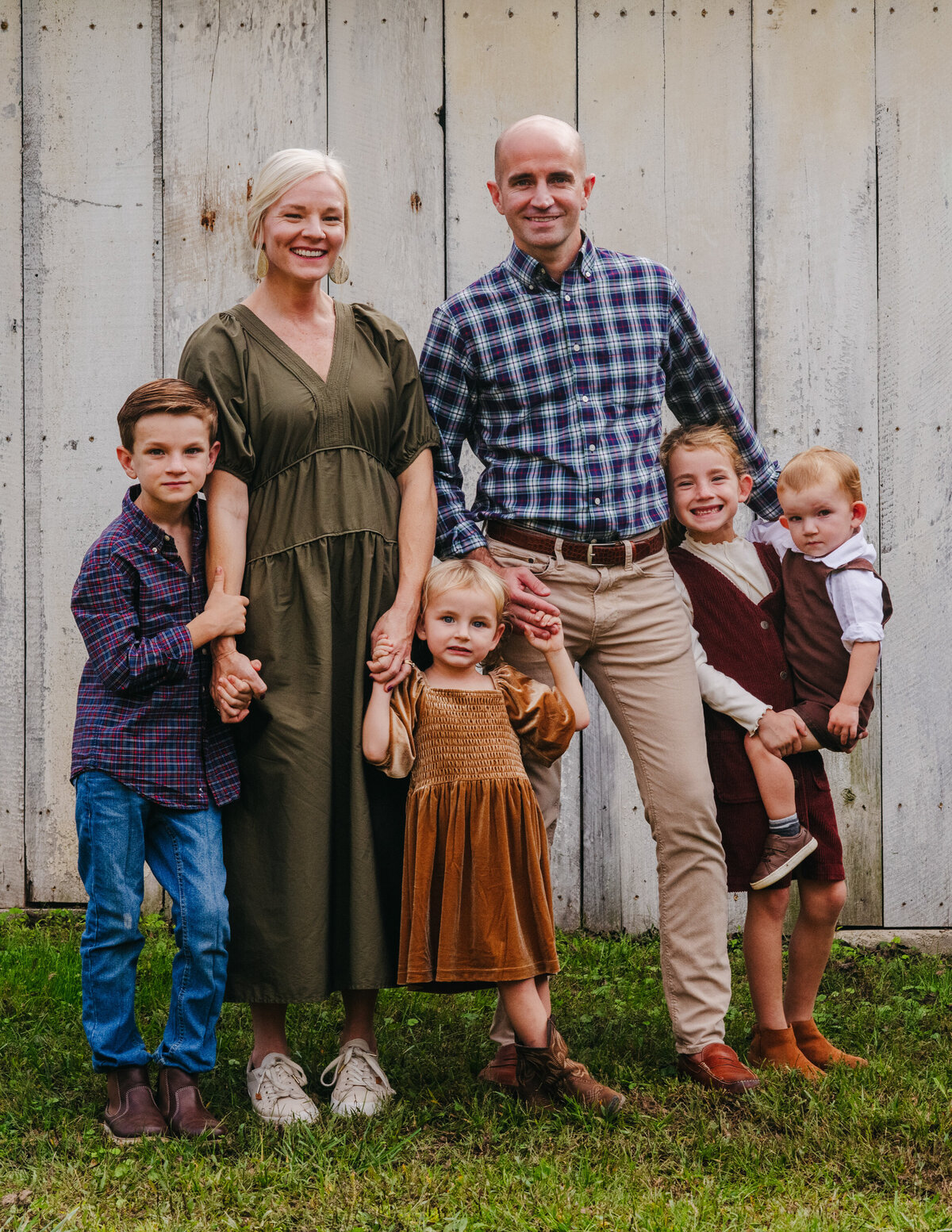 a family poses during a photo shoot in signal mountain