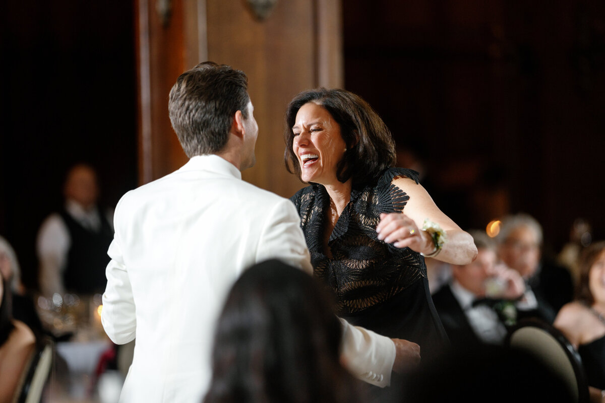 Aspen-Avenue-Chicago-Wedding-Photographer-Chicago-Athletic-Association-Simplicitee-XO-Design-Co-St-Mary-of-the-Angels-Church-Anomalie-Beauty-Timeless-Vogue-175