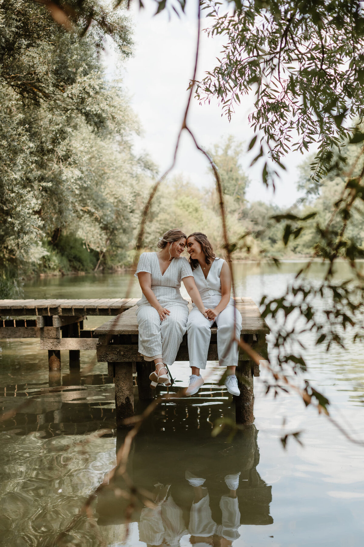Eileen-et-Lucie-couple-mariage-ponton-nature3