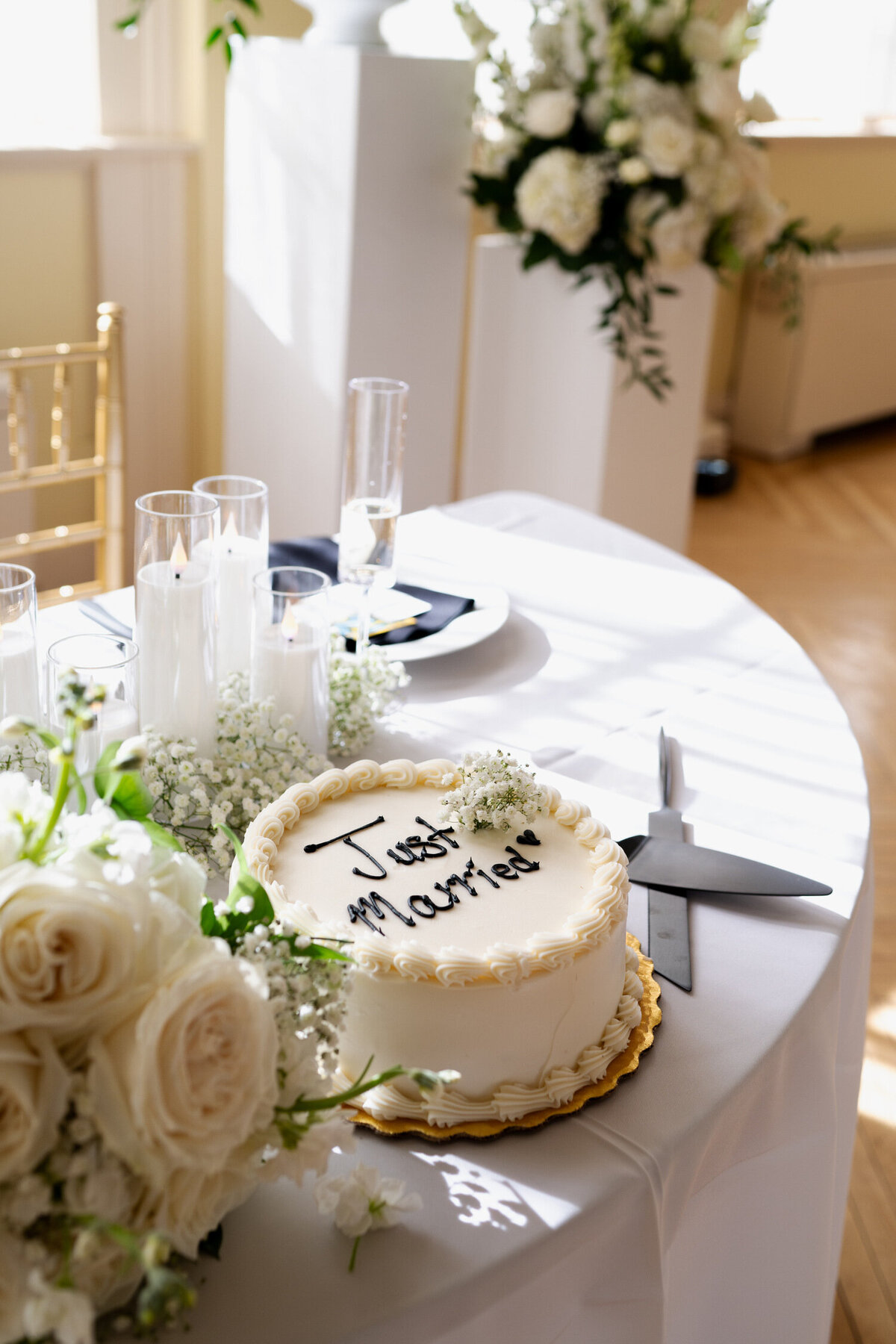 A photo of the wedding cake from a Belmont weekend wedding at the Canfield Casino in Saratoga Springs, NY.