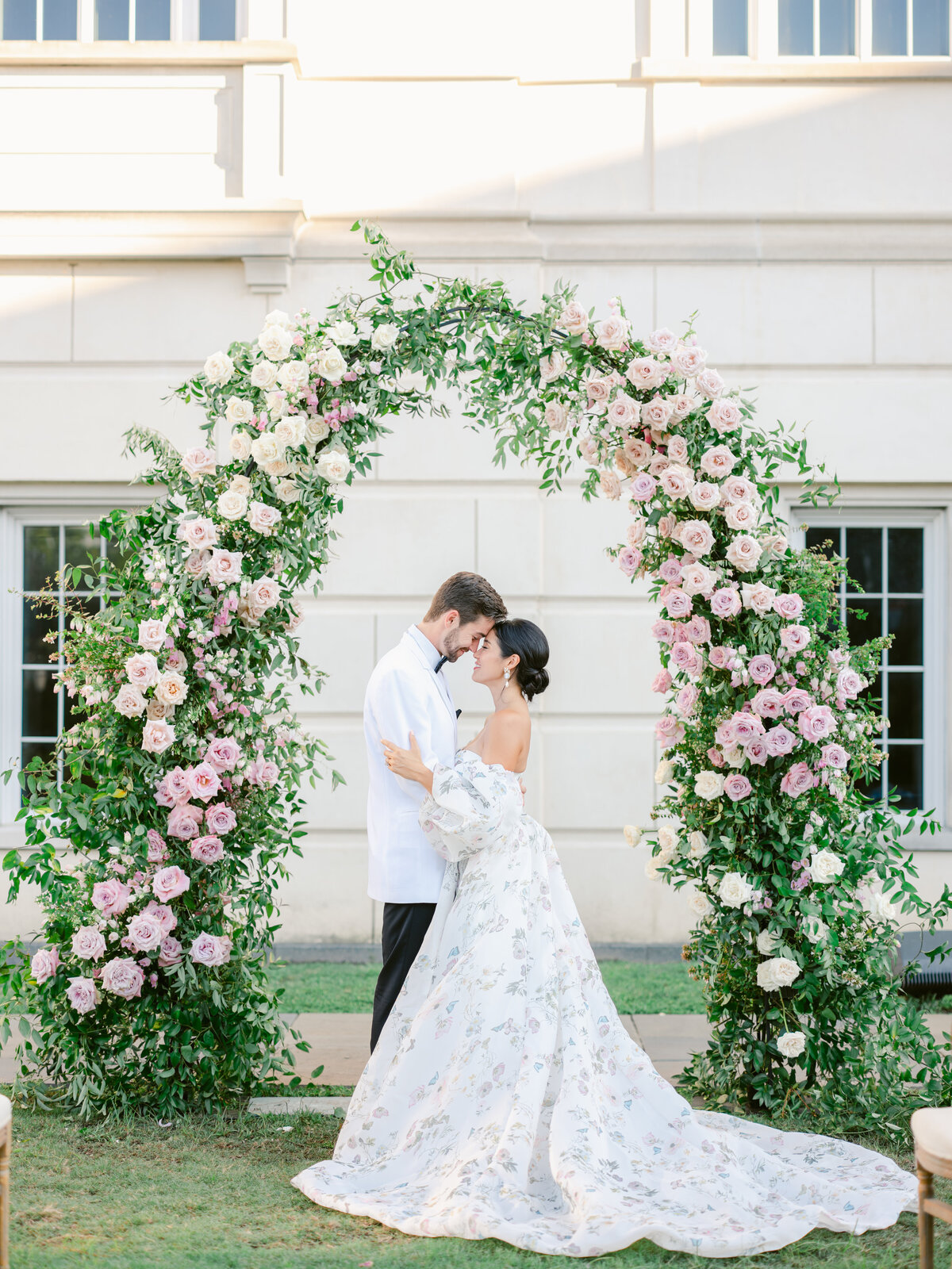 Lauren Kearns Photography Estate Wedding Photographer Biltmore Asheville North Carolina Swan House Atlanta Georgia Vanderbilt Newport Rhode Island Charleston South Carolina Florida New Jersey East Coast Engagement Couple Bridgerton-Style-Wedding-51