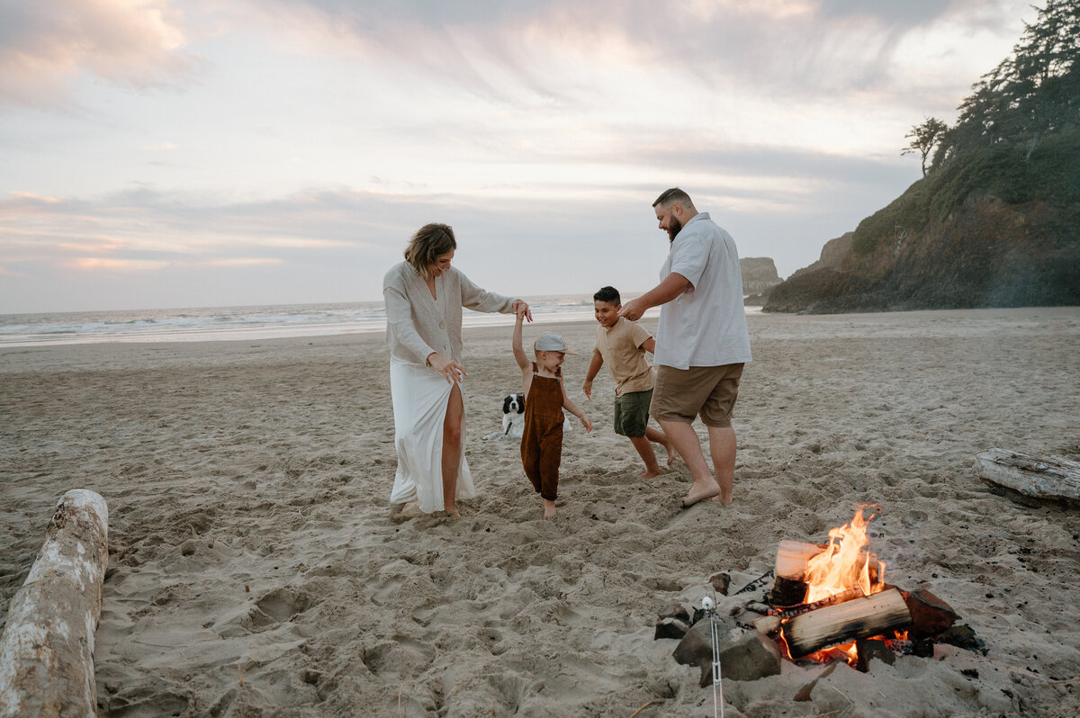 Oregon Coast Family Photos taken by Vancouver Washington and Portland Oregon Family Photographer