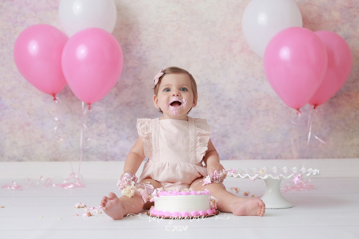lehigh-valley-photographer-lori-generose-lg-photography-first-birthday-cake-smash-girl-macungie-pa