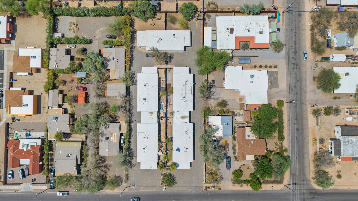 18_1527 e blacklidge dr-18