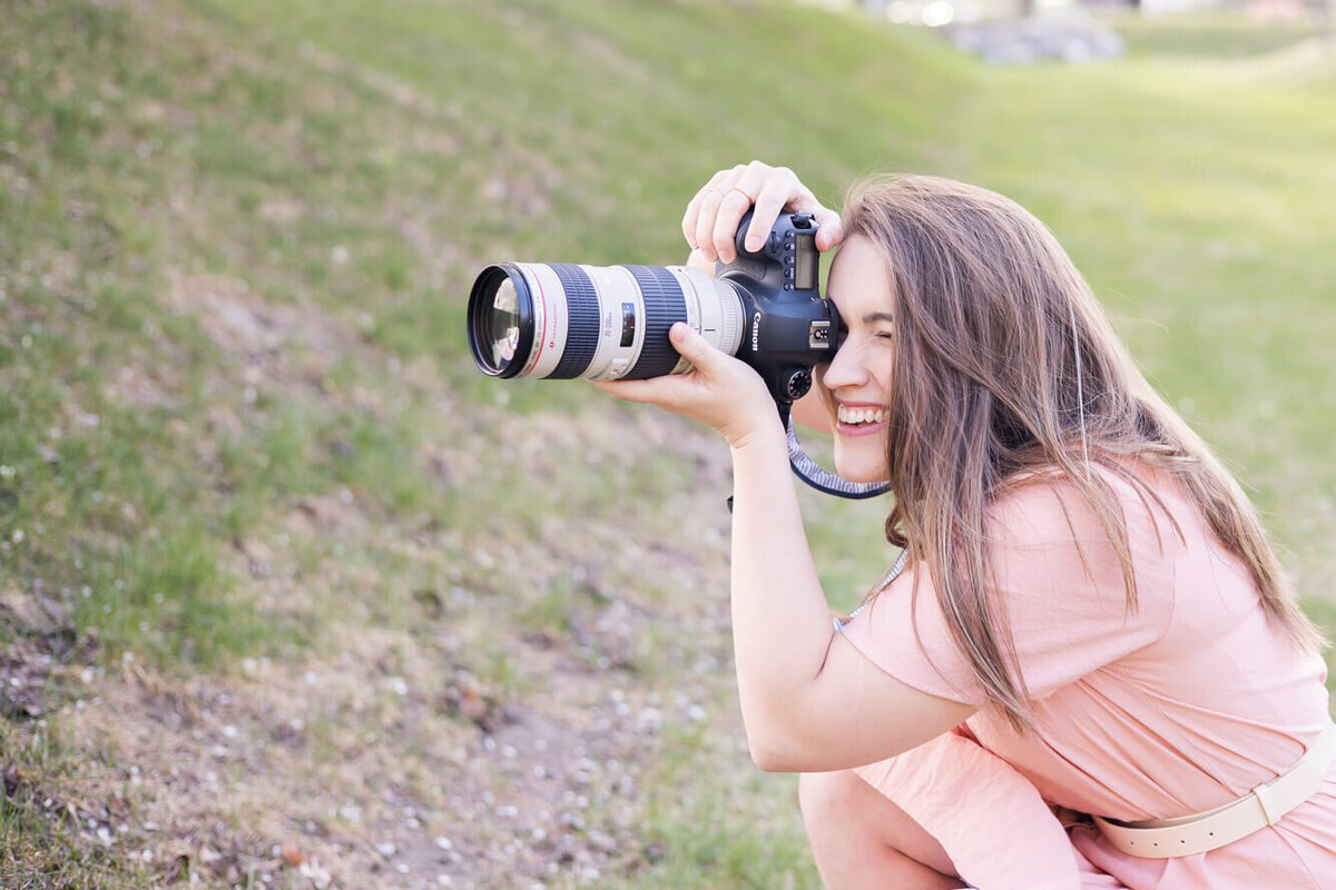 Las Vegas photographer taking a photo with a canon camera