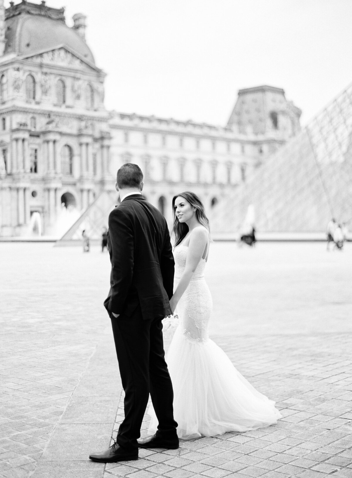 chapelle-expiatoire-luxury-wedding-phototographer-in-paris (40 of 53)