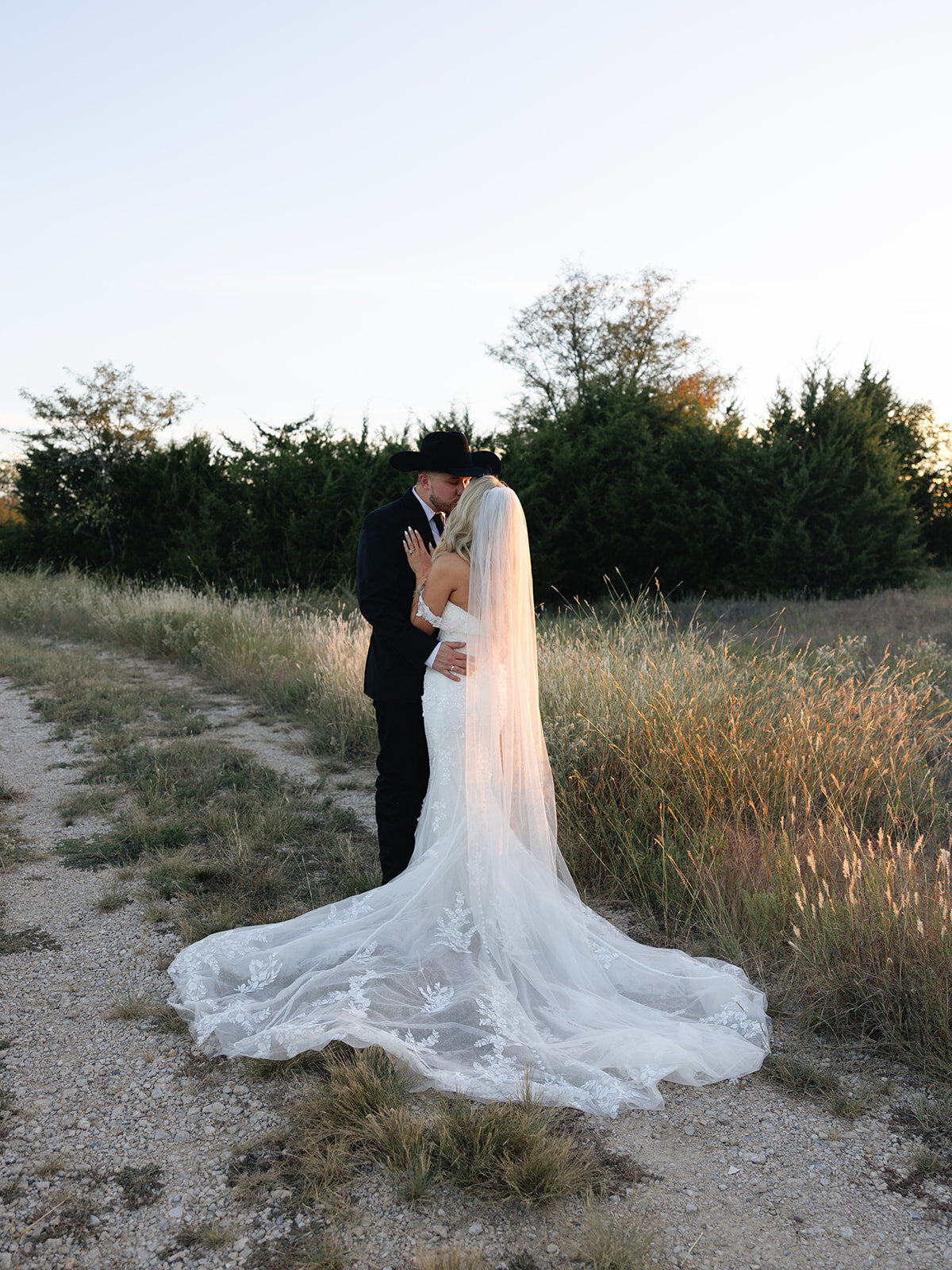 2025-10-11_DykesWeddingPreviews_MollyMurphyPhotography-82