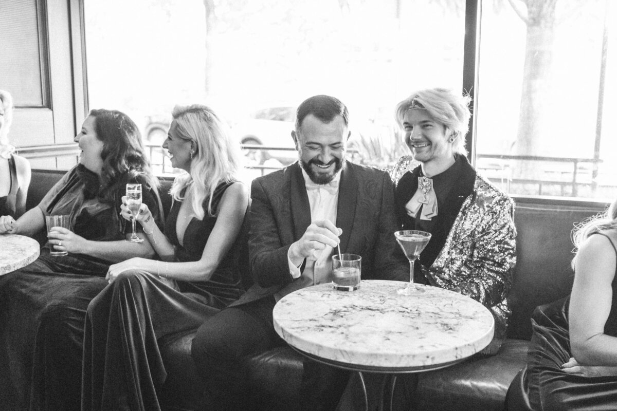 candid-wedding-party-photos