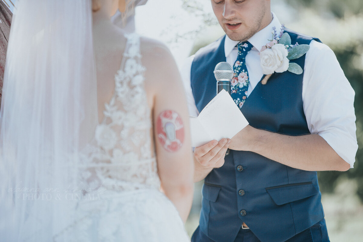 ceremony _ alaynna ann schwartz _ harpors vinyard _ iowa photographer _ playlife photography_0145