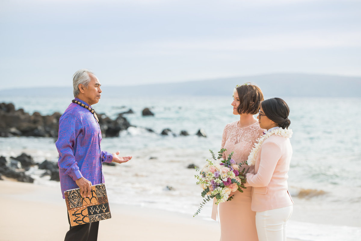 Same sex maui wedding photography